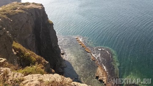Тысячи человек посещают мыс Тобизина на острове Русском каждые выходные